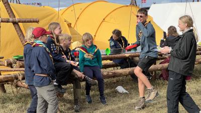 Spejdere der har det sjovt på Spejdernes Lejr 2022